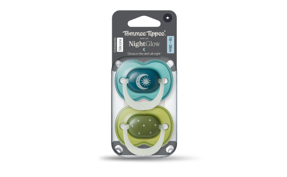 WB New Image (970 x 600 px) - 2026-09-16T114312.162 Tommee Tippee Silicone Pacifier Night Glow Soother, 18-36 months, 2 Pack of Glow in the Dark Soothers - Image 1